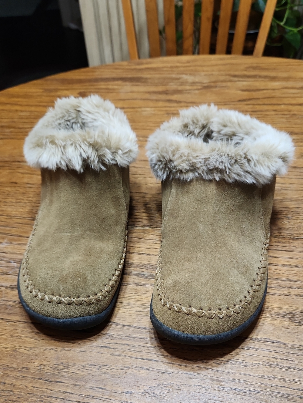 Magellan Outdoors Slippers Size 10